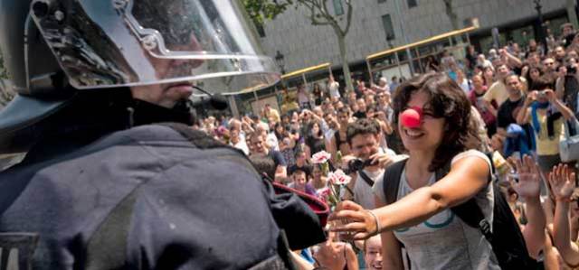 Plaza Catalunya flores mossos.jpg